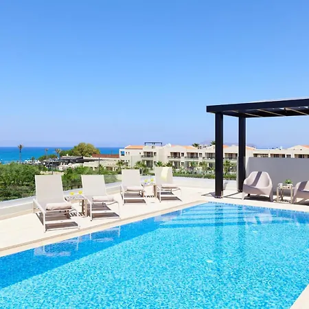 - Beachfront Roof Pool Seaviews 度假居 *