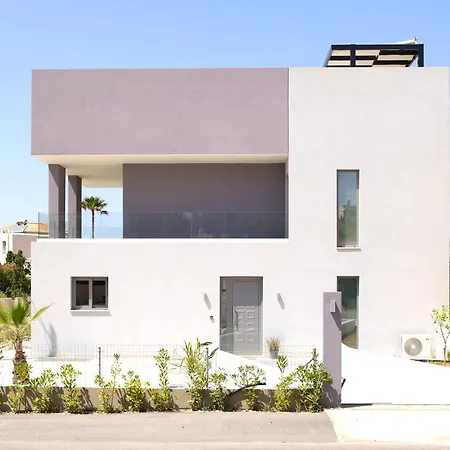 - Beachfront Roof Pool Seaviews 度假居 *