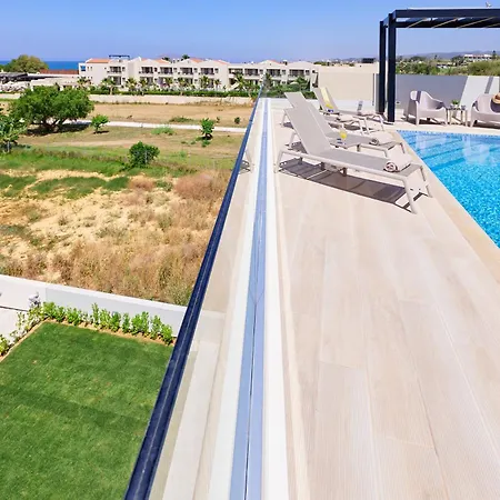 - Beachfront Roof Pool Seaviews *